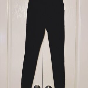 Sketchers Leggings Yoga Pants Size Small Black with pockets on the side